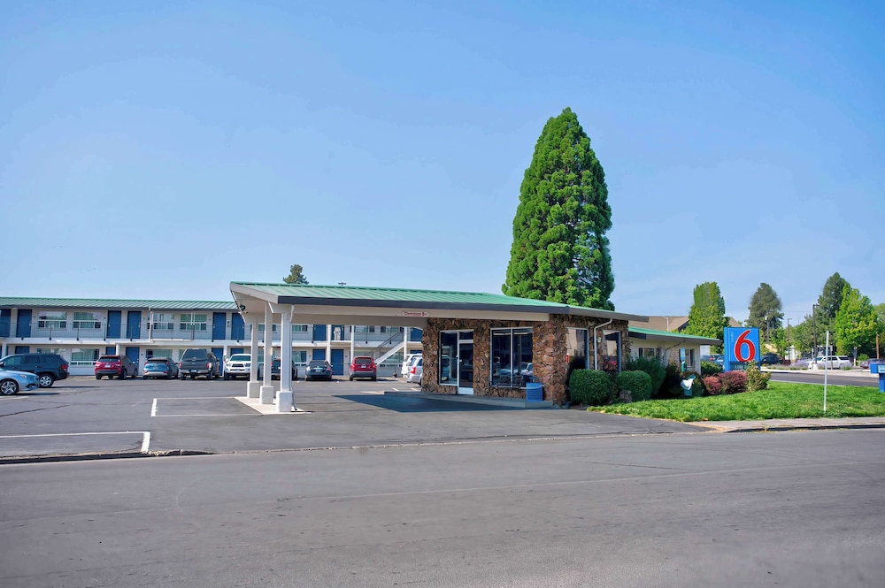 Motel6 Bend, OR 48/58