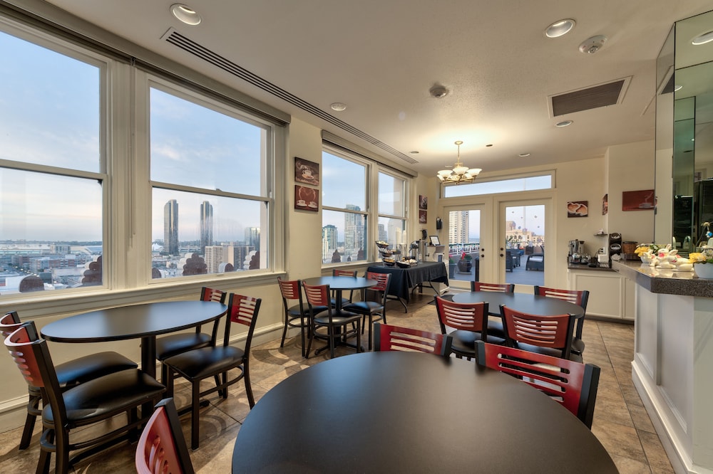 Gaslamp Plaza Suites 59/68