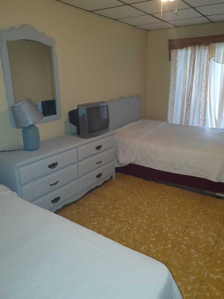 Spindrift Hotel 34/75
