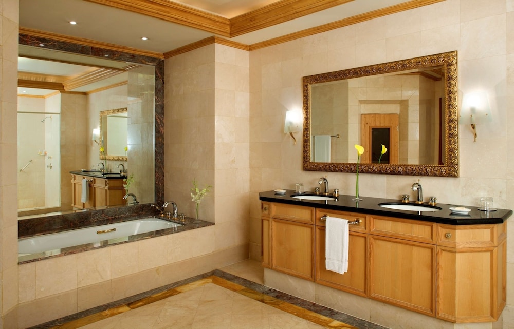 Grand Hyatt Muscat Hotel 50/50
