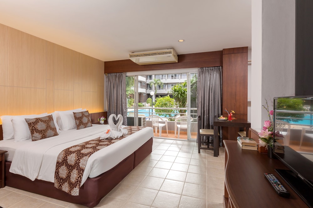 THE HOLIDAY RESORT PATTAYA 11/28