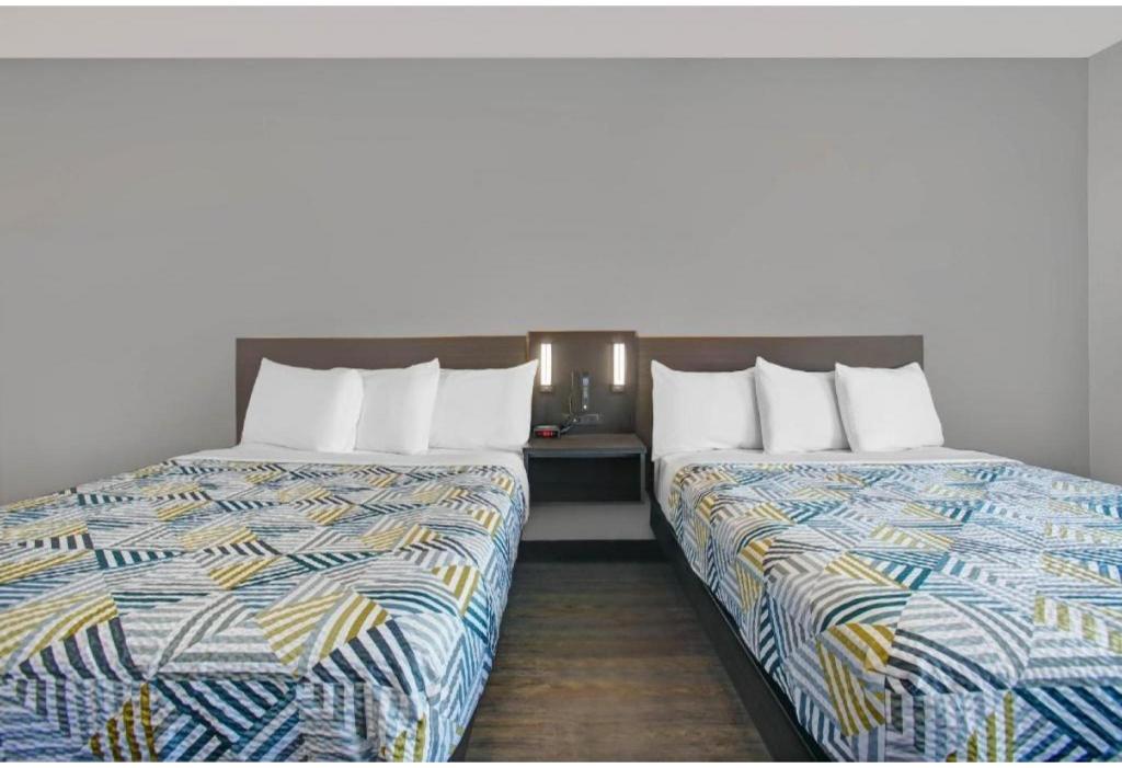 2 Queen Beds Mobil Access Tub Nsmk Kitchen 4/10