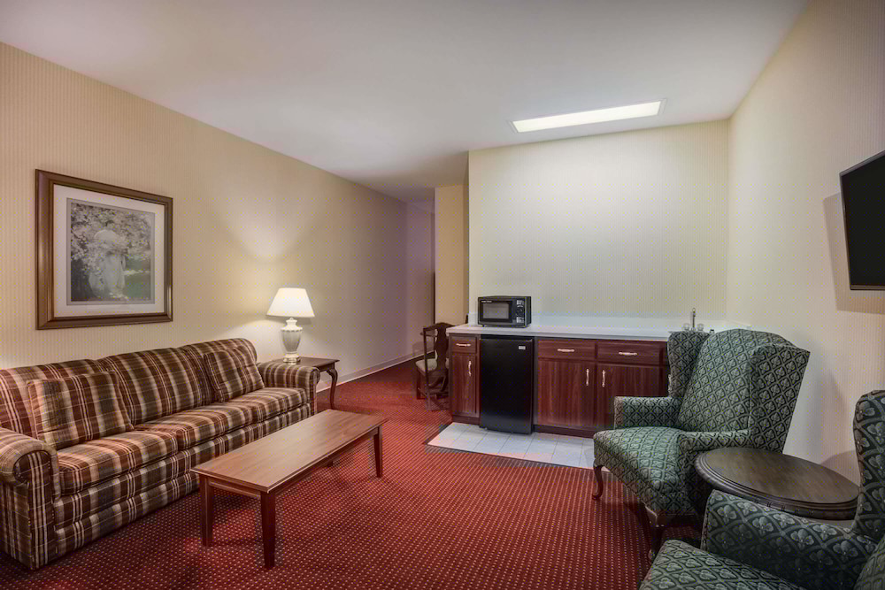 Ramada by Wyndham Ligonier 18/42