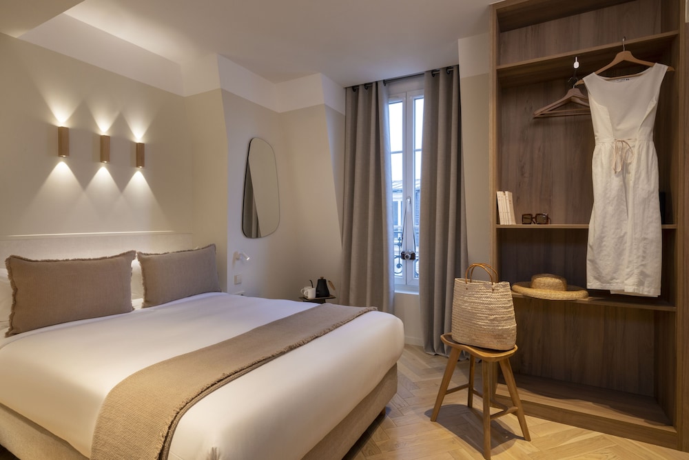 SUPERIOR, DOUBLE BED