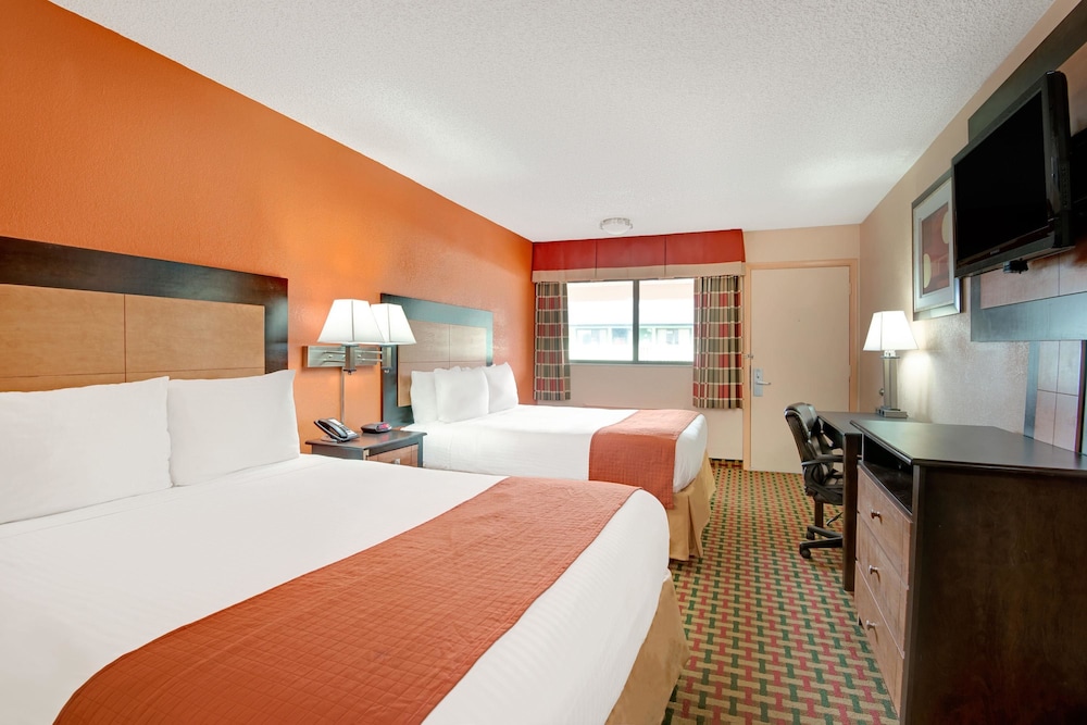 Days Inn By Wyndham Independence 16/45