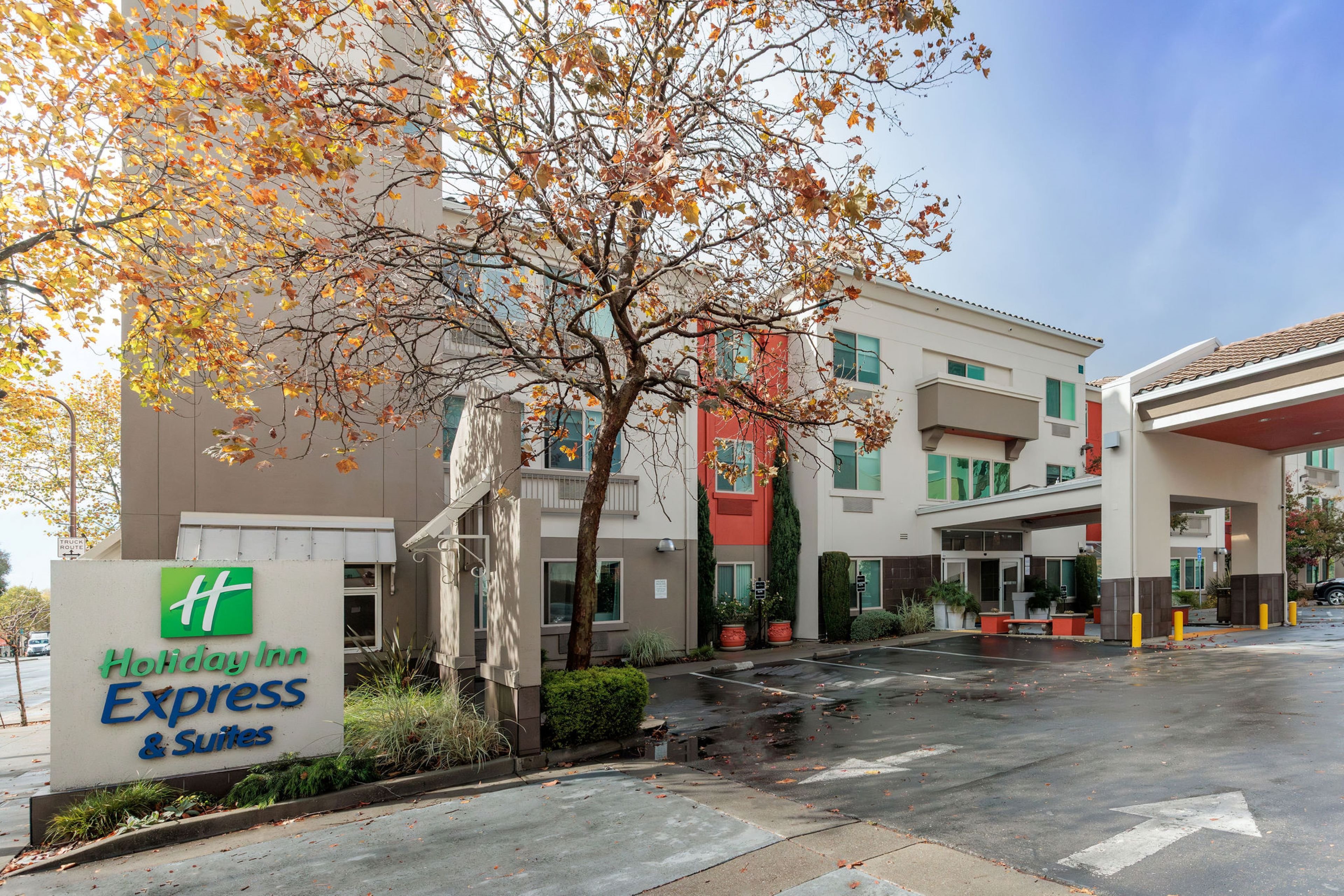 Holiday Inn Express Hotel Suites Berkeley 67/73