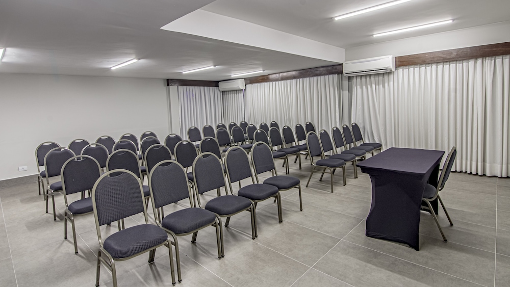 Hotel Deville Express Cascavel 43/50