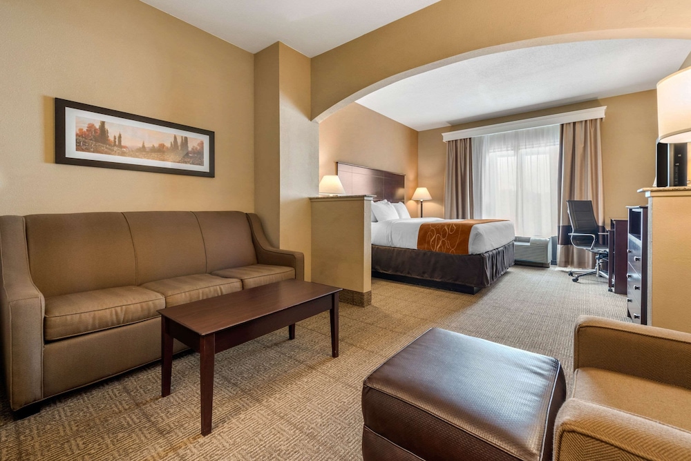 Comfort Suites near Route 66 38/49