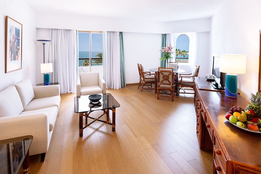 Coral Beach Hotel and Resort 57/95