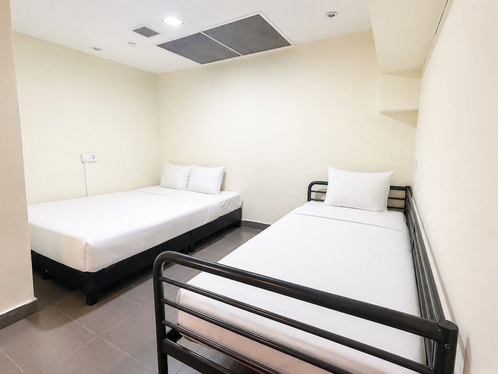 Family, Triple, 2 Bunk Beds, No Window، Sandpiper Hotel 4/10