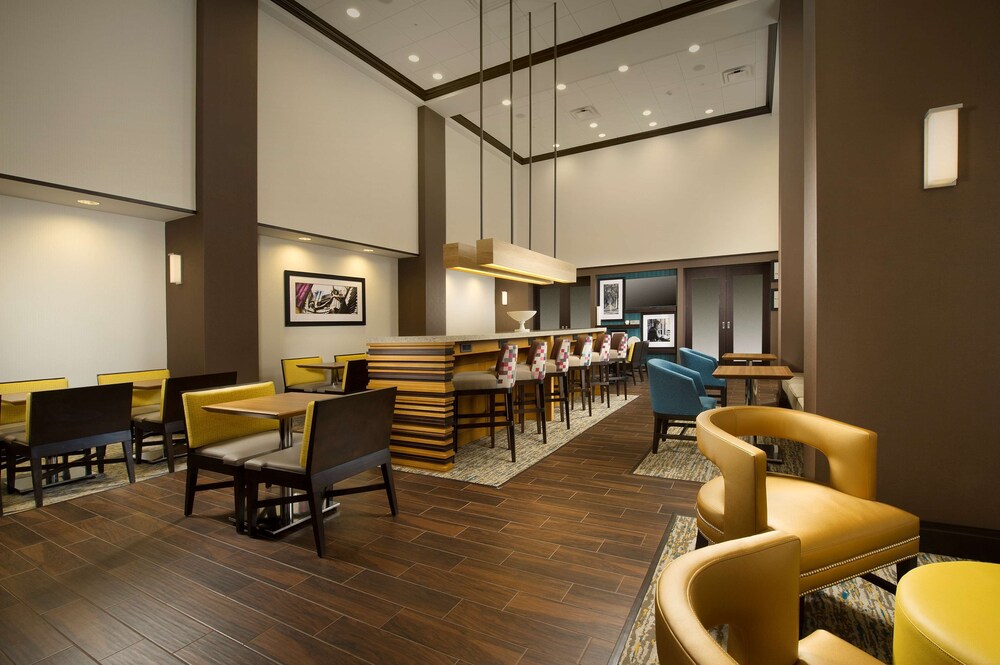 Hampton Inn & Suites Syracuse/Carrier Circle 27/47