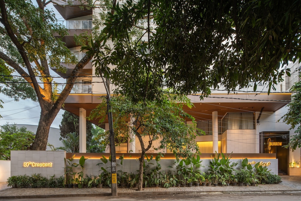 37th Crescent Hotel 2/50