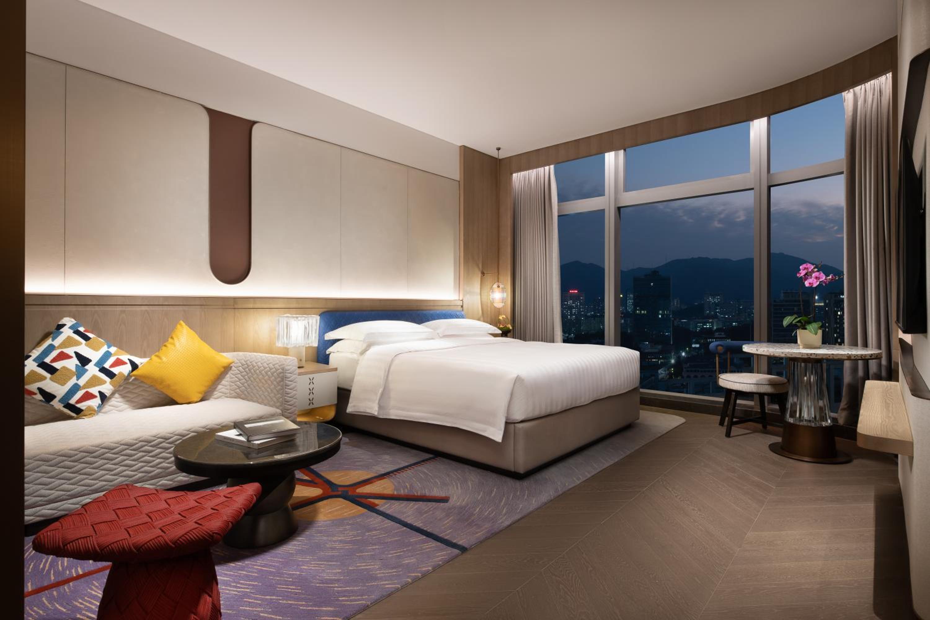 PREMIUM, DELUXE, KING BED, CITY VIEW