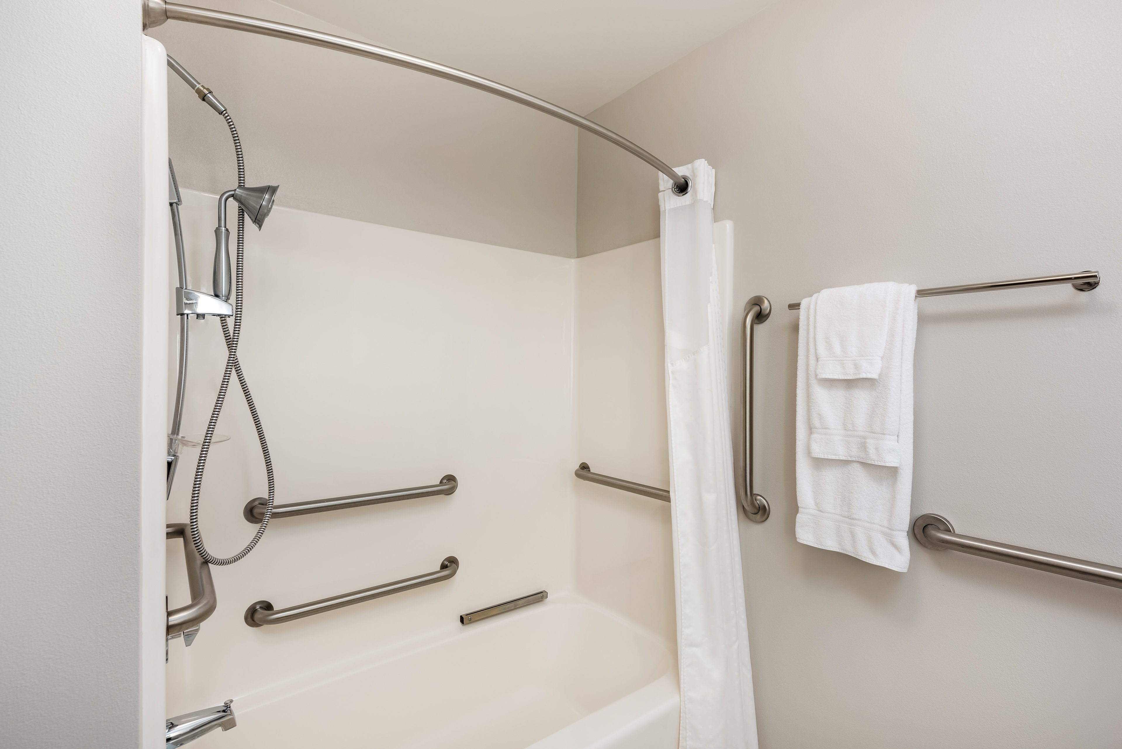 HOLIDAY INN EXPRESS WARRENTON 40/40