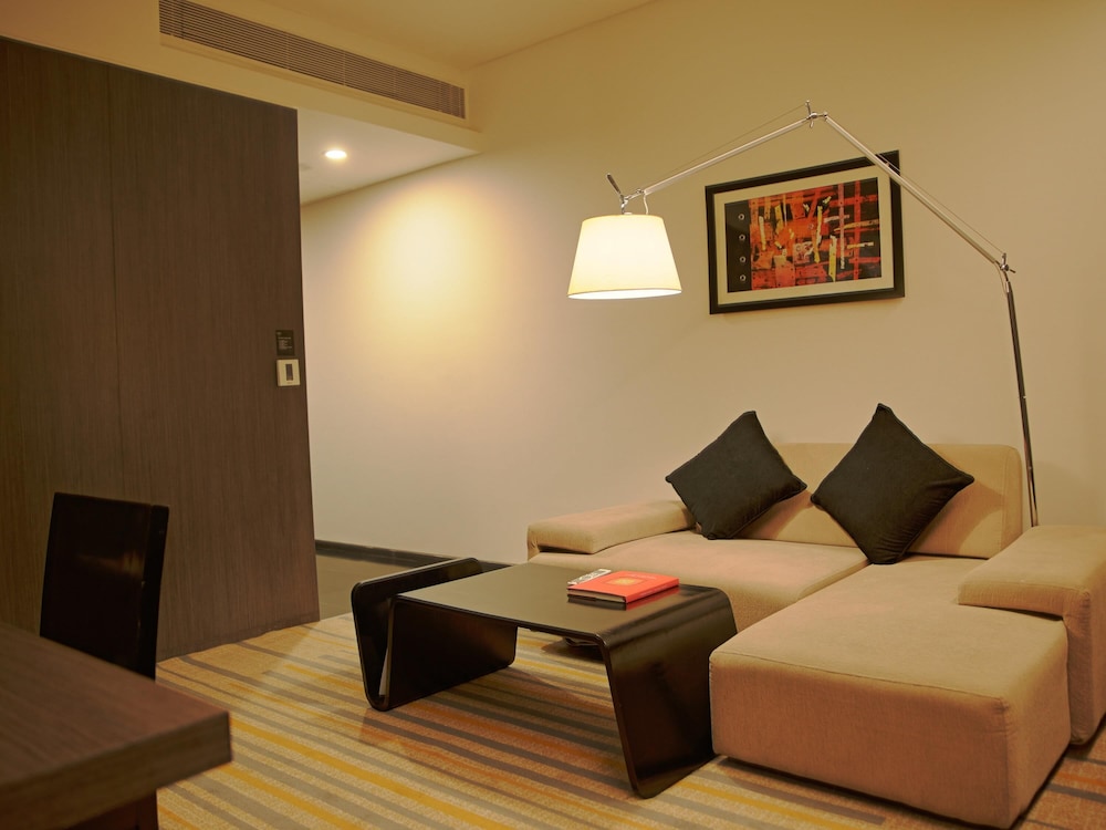 NOVOTEL KOLKATA HOTEL AND RESIDENCES 51/74