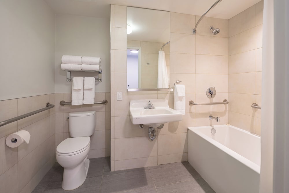 Norwood Hotel 48/49
