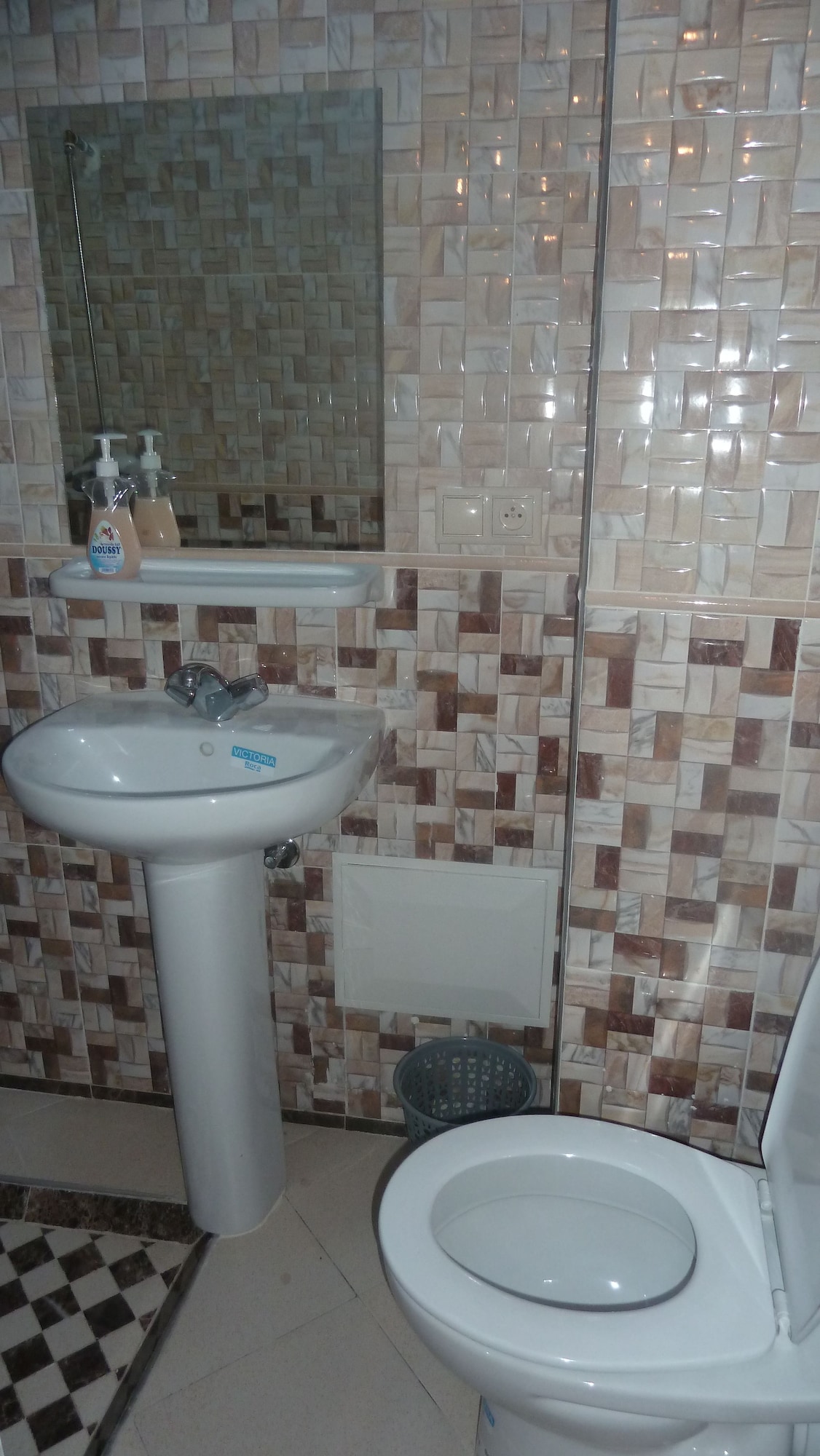 BASIC, DOUBLE BED, PRIVATE BATHROOM