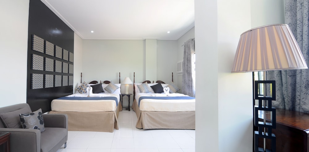 717 Cesar Place Hotel 40/45
