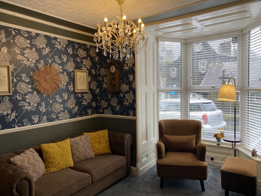 The Cottage 27/49