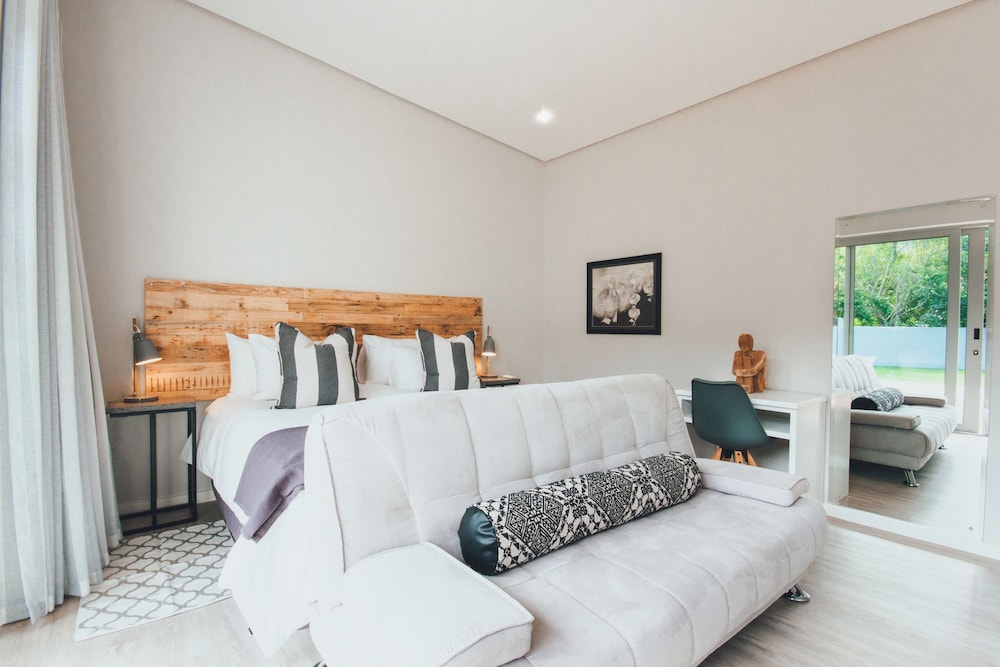 A Riverbed Guesthouse 10/50