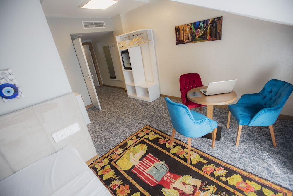 ROYAL INCI AIRPORT HOTEL 50/67