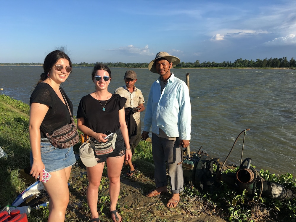 Riverside Hamlet Homestay & Villas 64/68