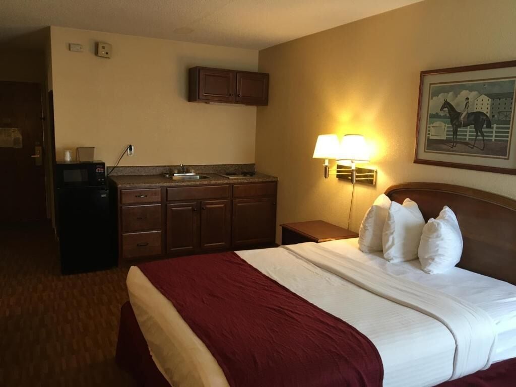 Efficiency, Queen Bed