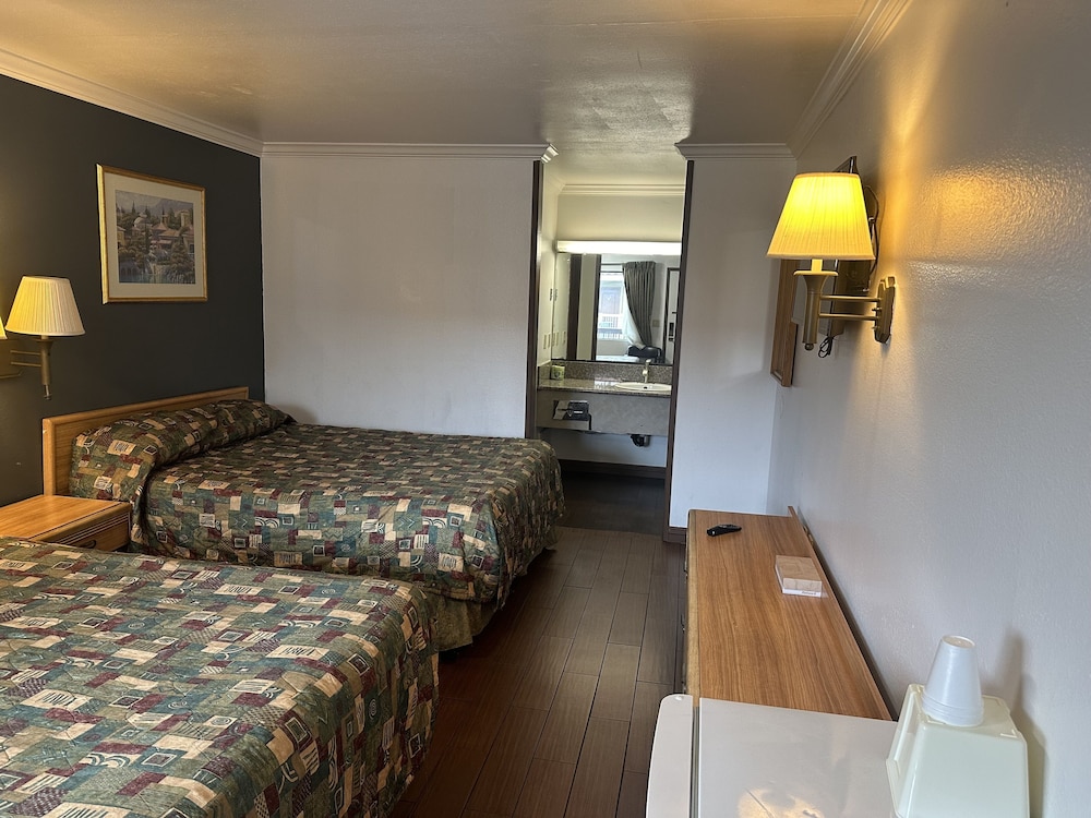 Basic, 2 Queen Beds