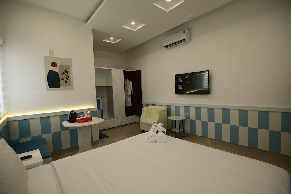 A Hotel 18/38