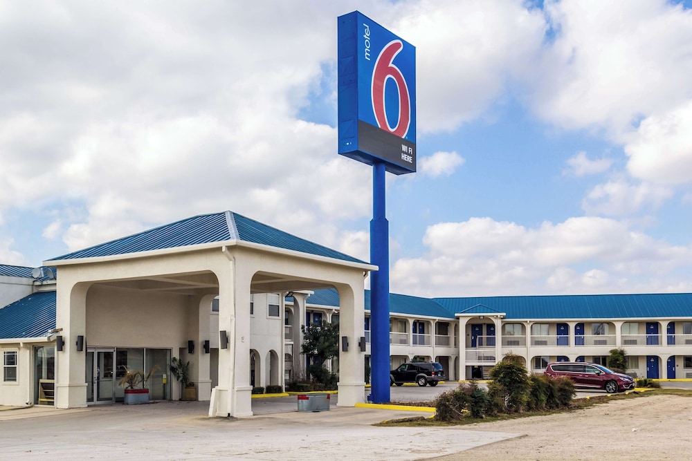 Motel6 Seguin, TX 47/53