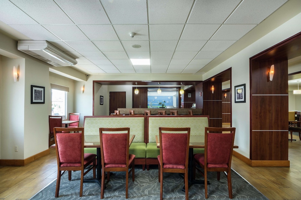 Hampton Inn by Hilton San Juan Del Rio 44/59