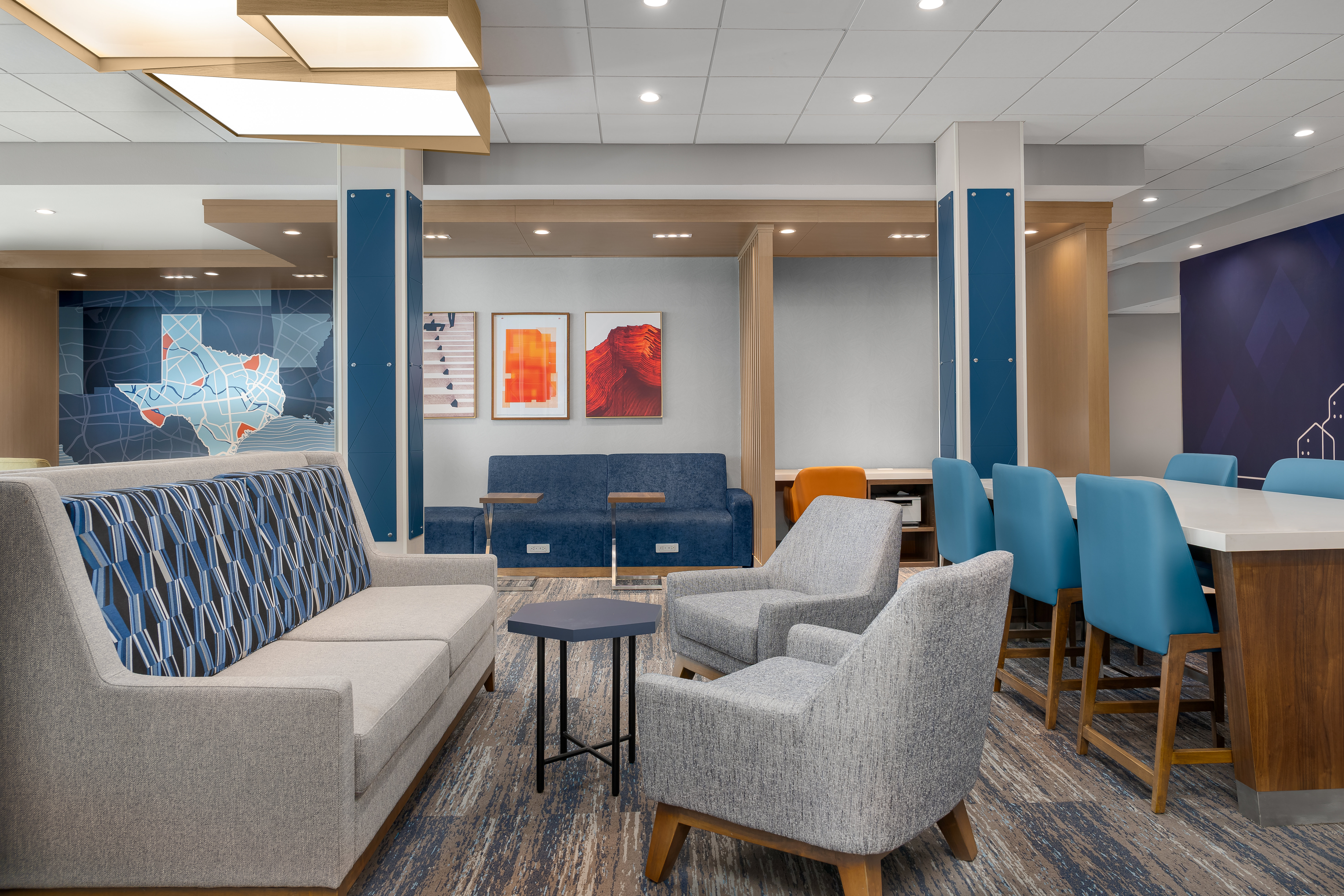 Holiday Inn Express & Suites DFW Airport Southwest Euless 57/62