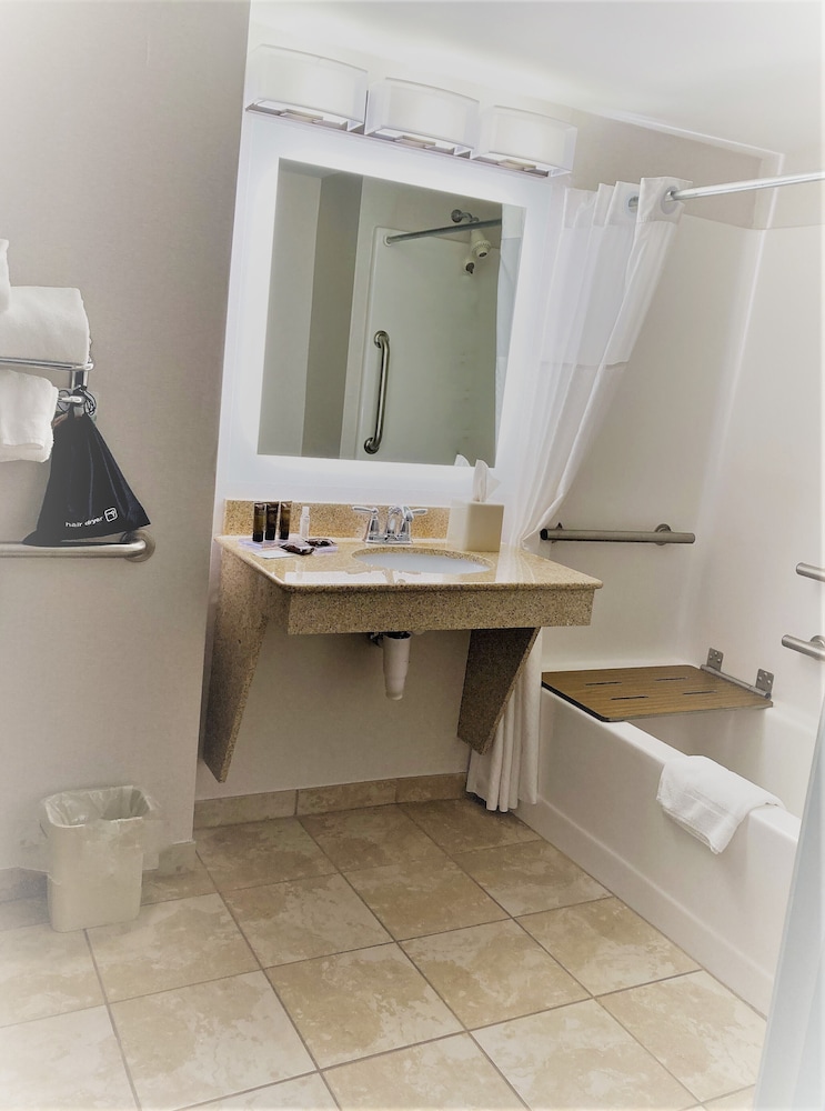 Wingate by Wyndham Erie 49/53