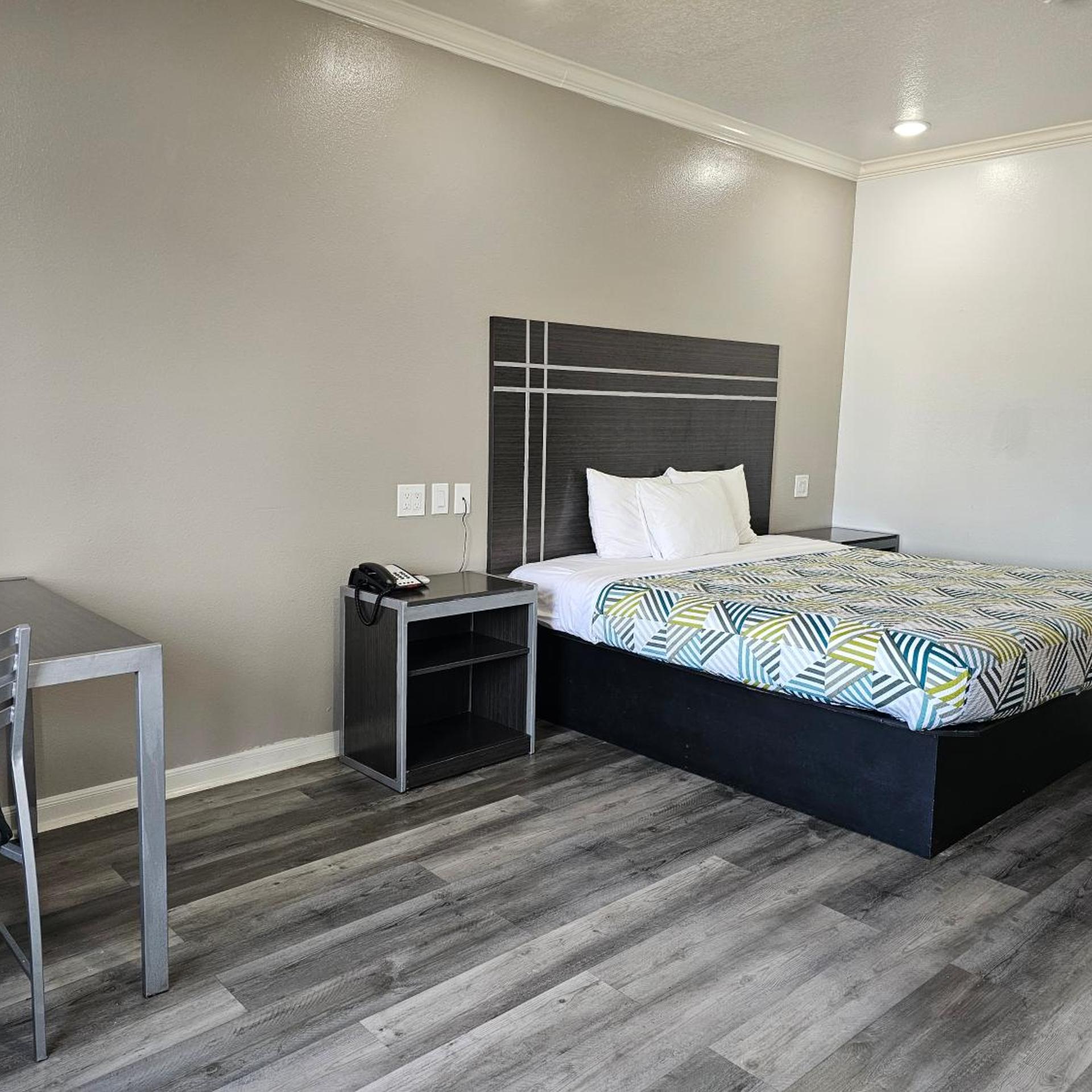ROOM, KING BED, ACCESSIBLE