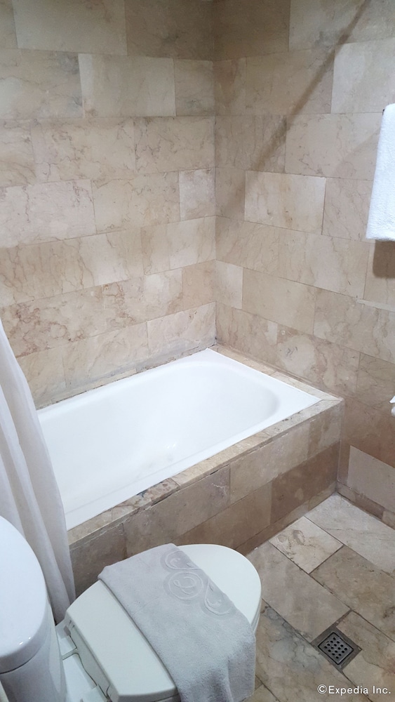 Lourdes Family Suites Makati powered by Cocotel 22/41