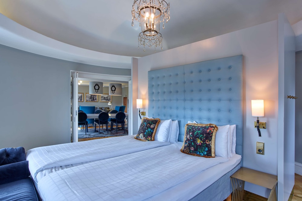 PRESIDENTIAL, SUITE, DOUBLE BED