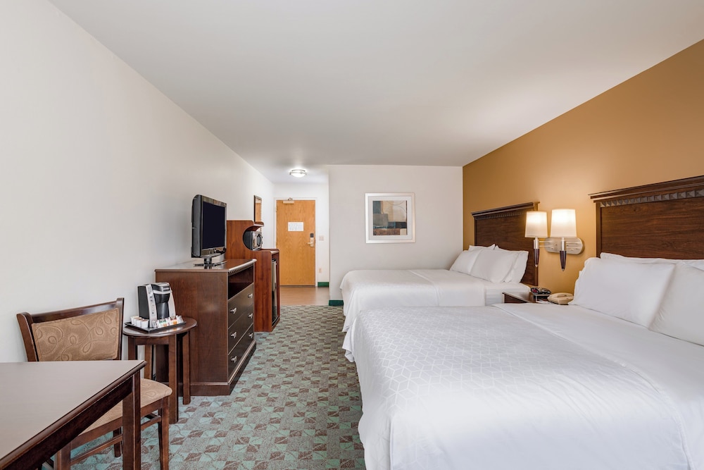 Standard, 2 Queen Beds