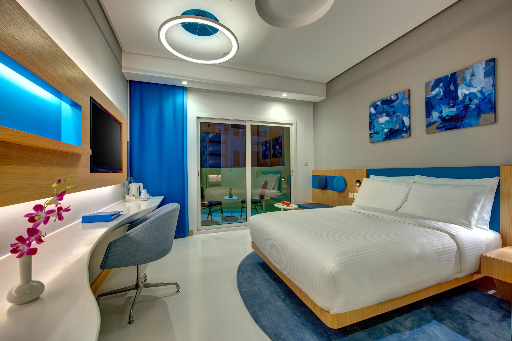 DELUXE, DOUBLE OR TWIN BED