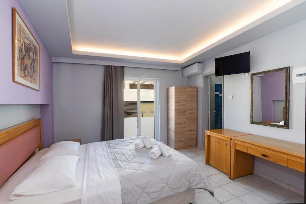 ROOM, SINGLE