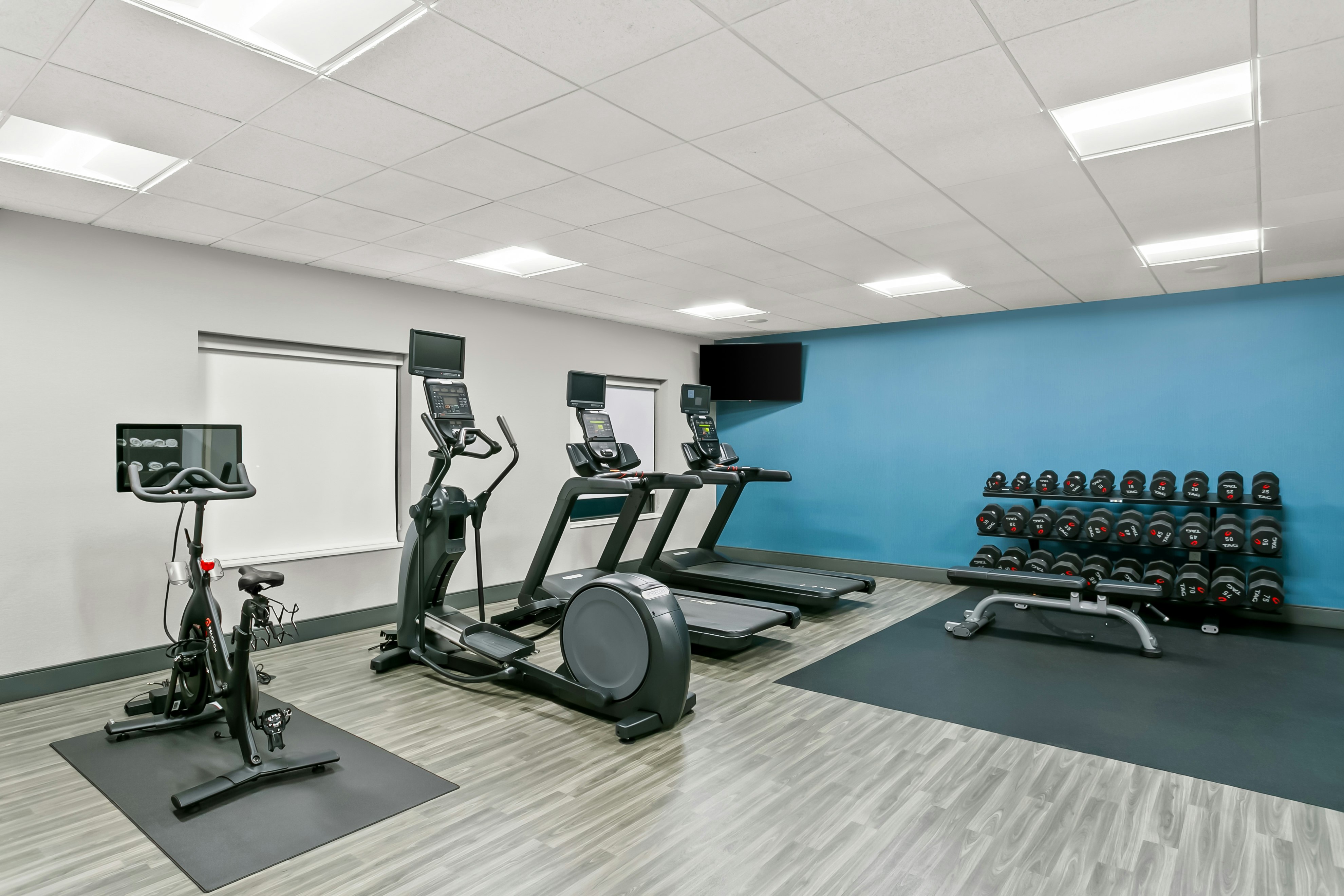 Hampton Inn Suites Baltimore Woodlawn 16/34