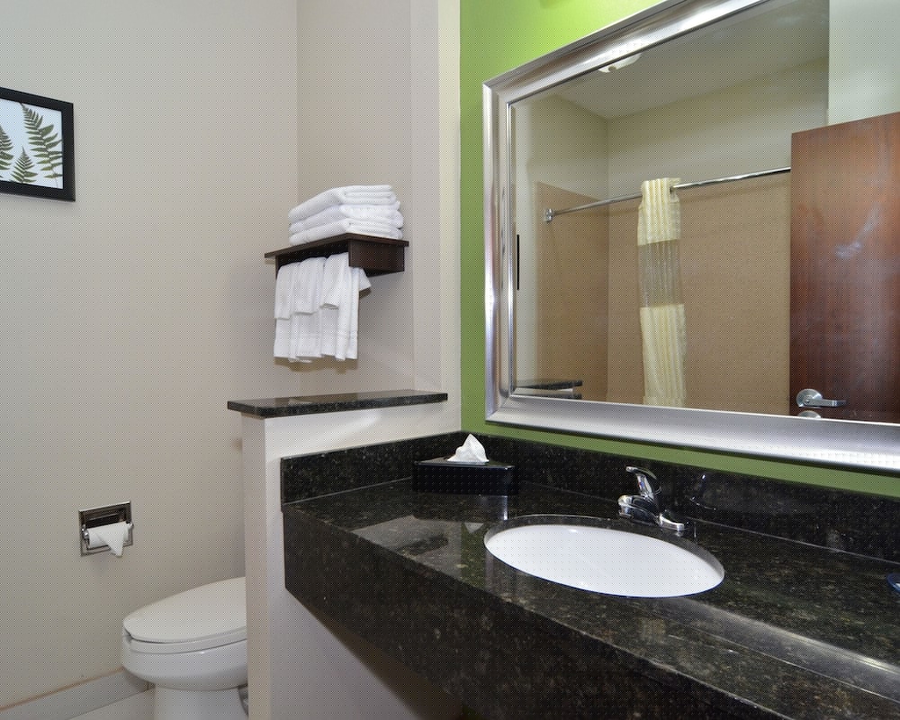 Quality Inn & Suites Kenedy - Karnes City 16/32