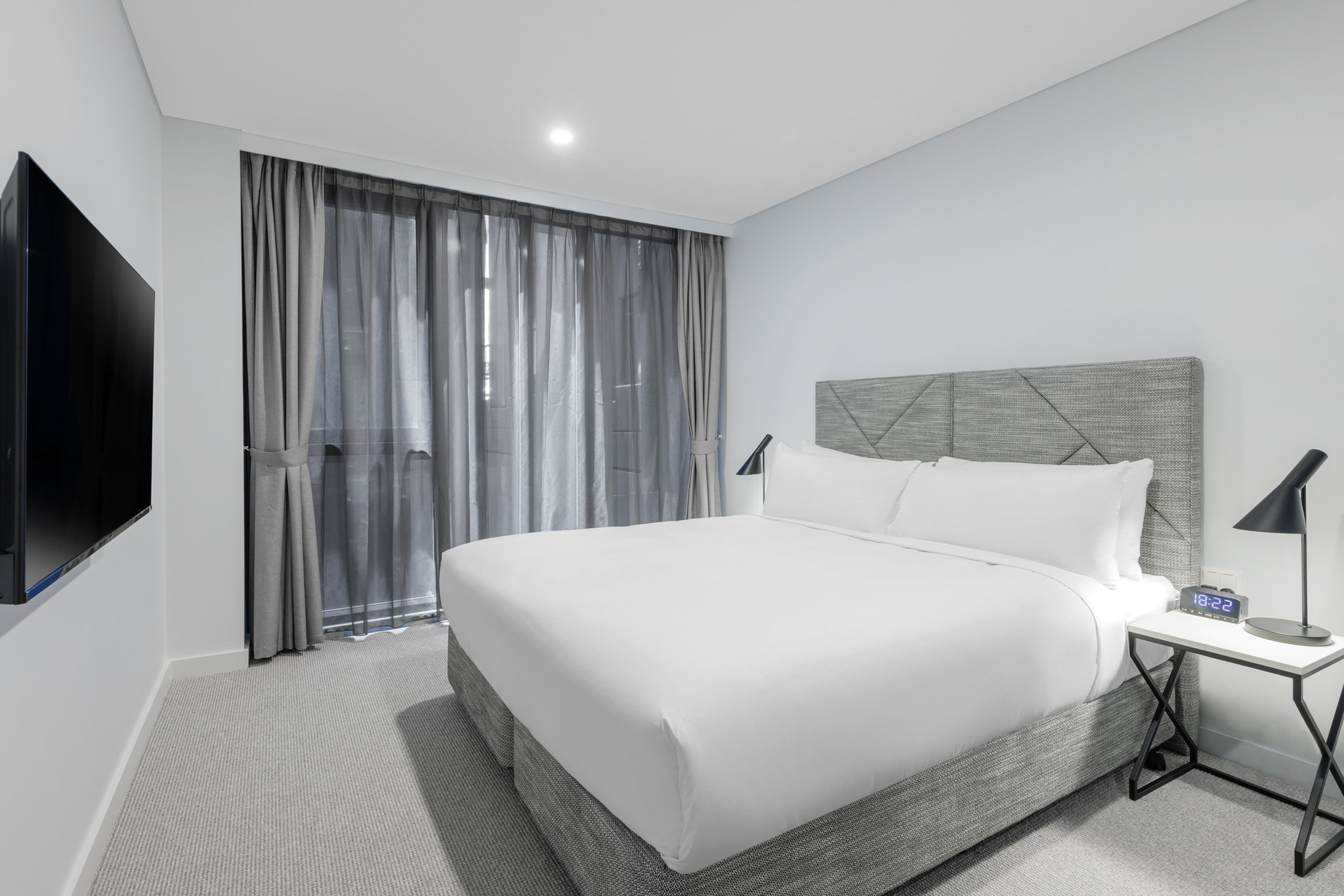 Meriton Suites Canberra 17/50