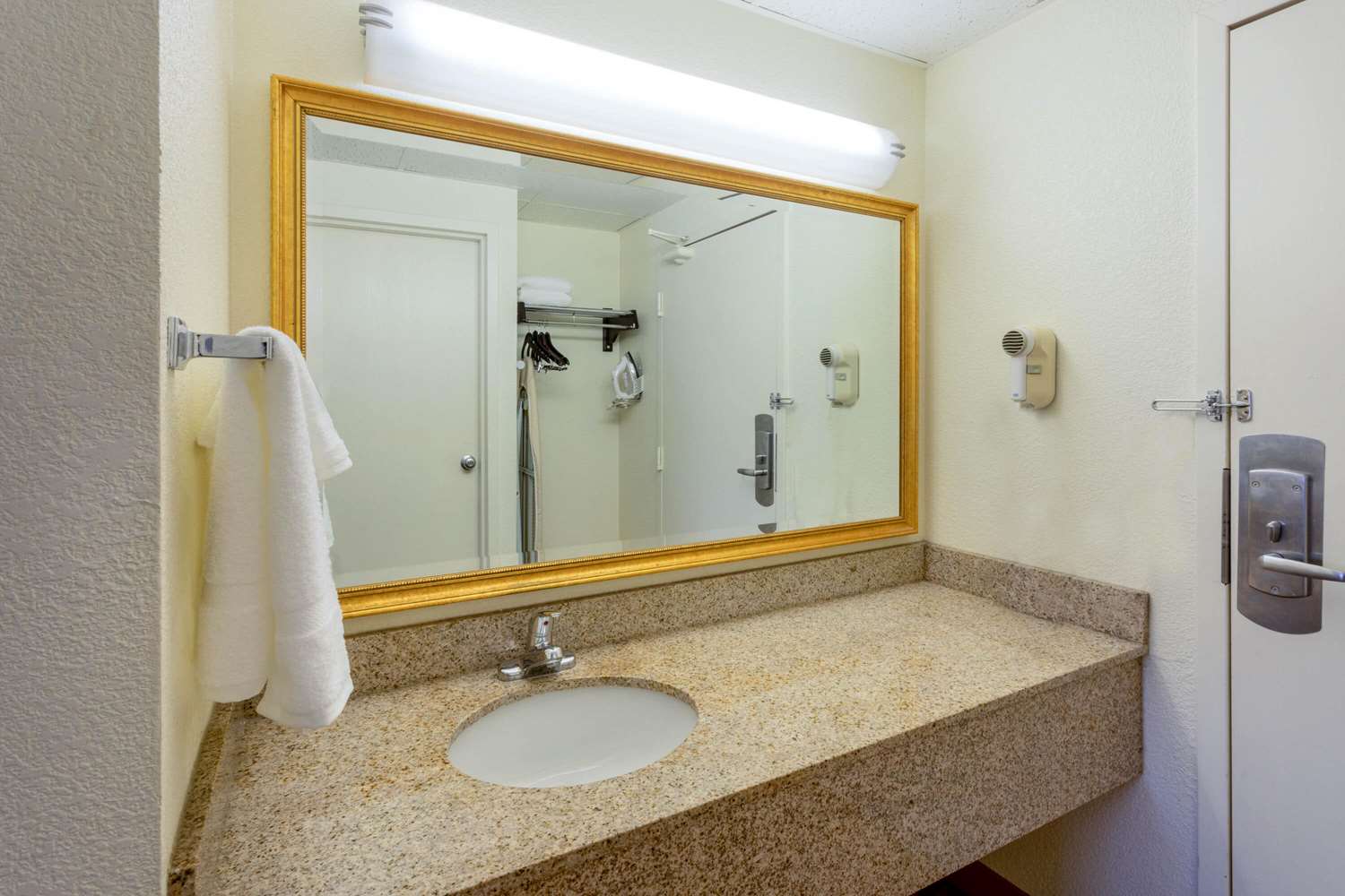 La Quinta Inn by Wyndham Minneapolis Airport Bloomington 48/53