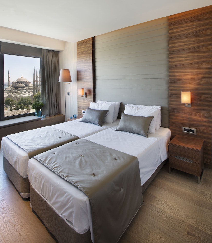 Standard, Sea View