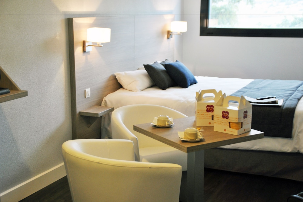 P'TIT DEJ-HOTEL MILLAU 22/31