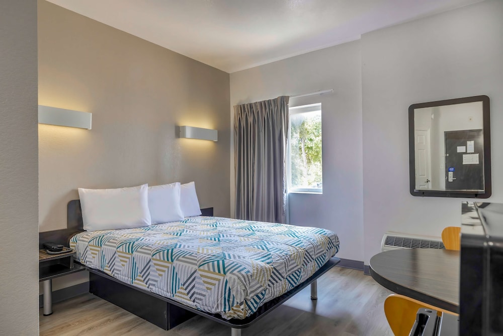 STANDARD, DOUBLE BED, ACCESSIBLE