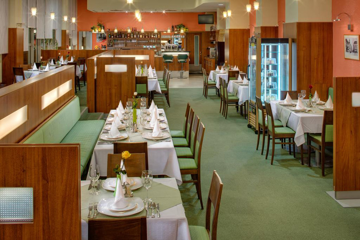 Avanti Hotel 52/72