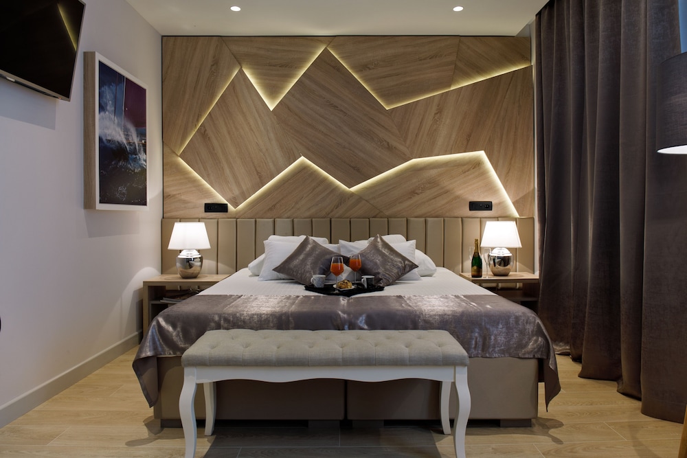 Sailor Boutique Rooms 12/27
