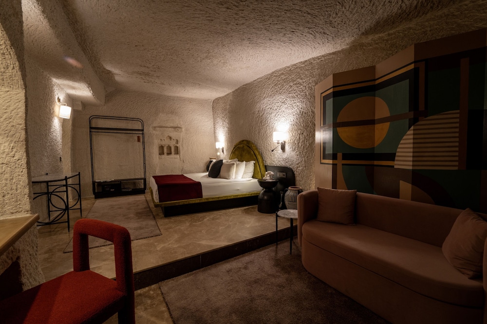 Artemis Cave Suites 43/64