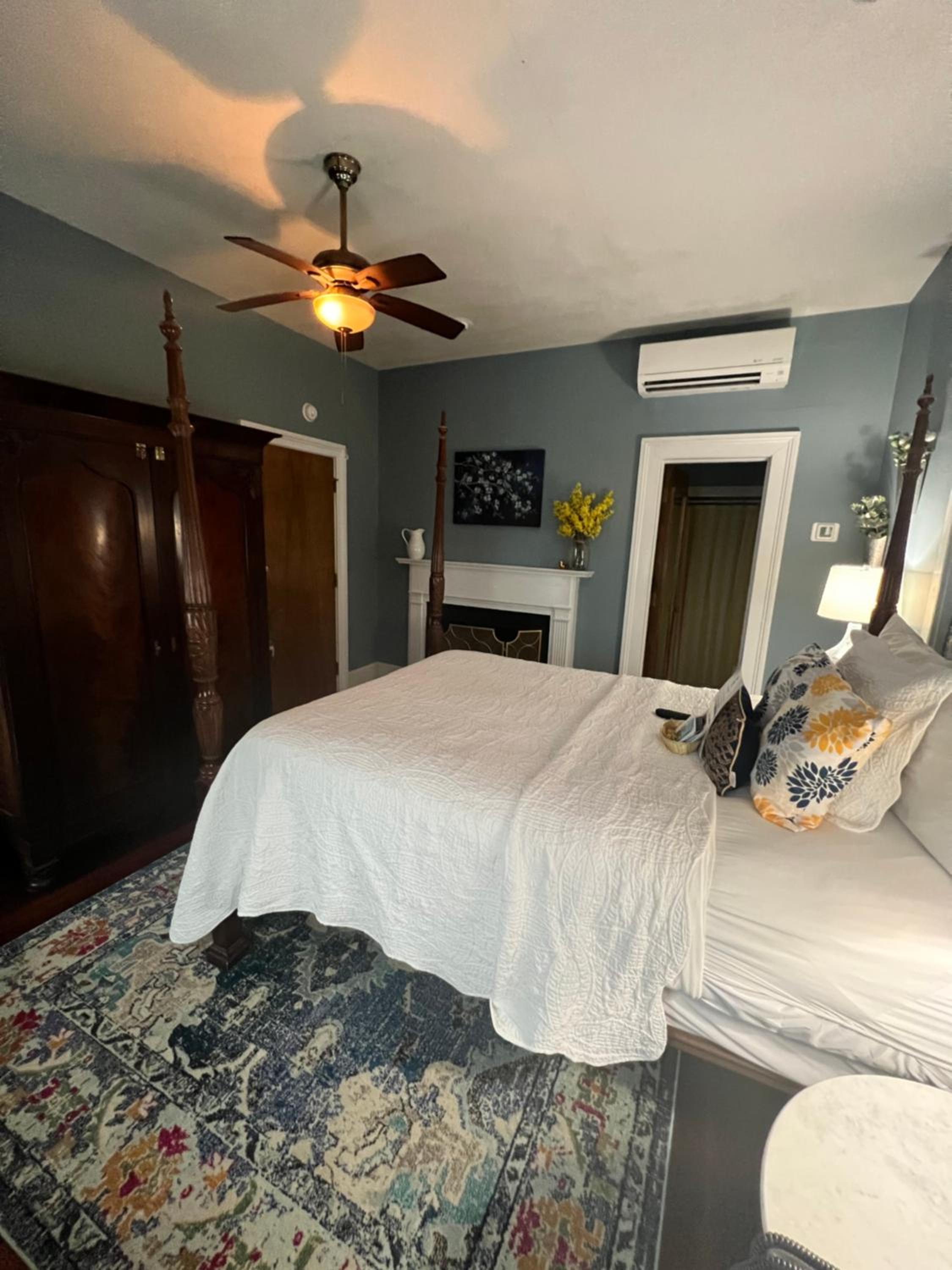 Deluxe, Queen Bed